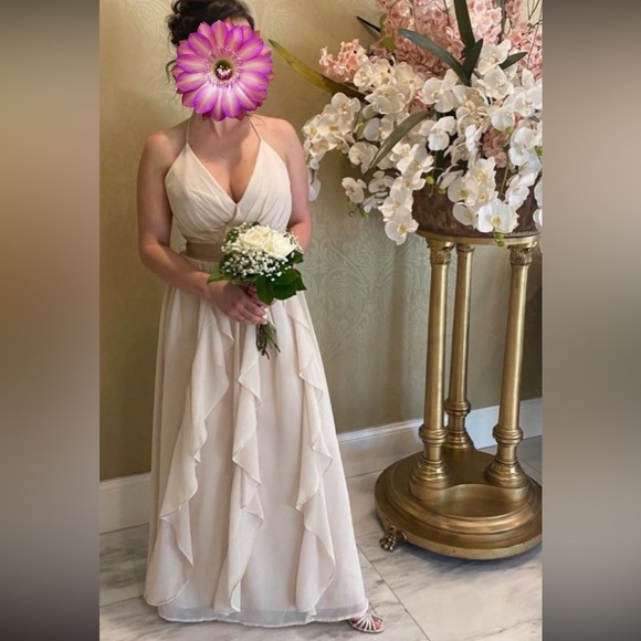 Vera Wang Bridesmaid Chiffon Ruffled Dress in Champagne Color - Picture 1 of 14